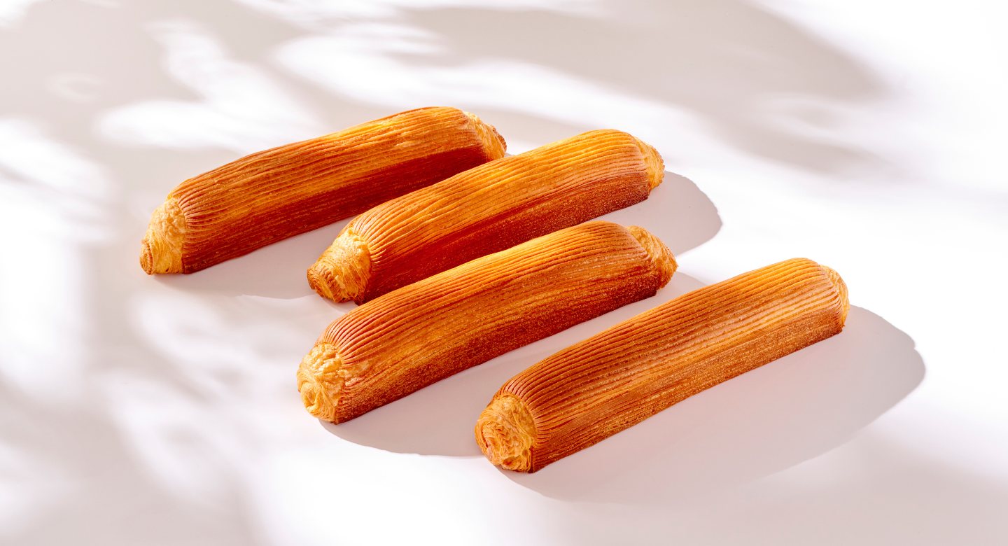 A rectangular-shaped croissant/https://www.ritzparislecomptoir.com/fr/viennoiserie/croissant